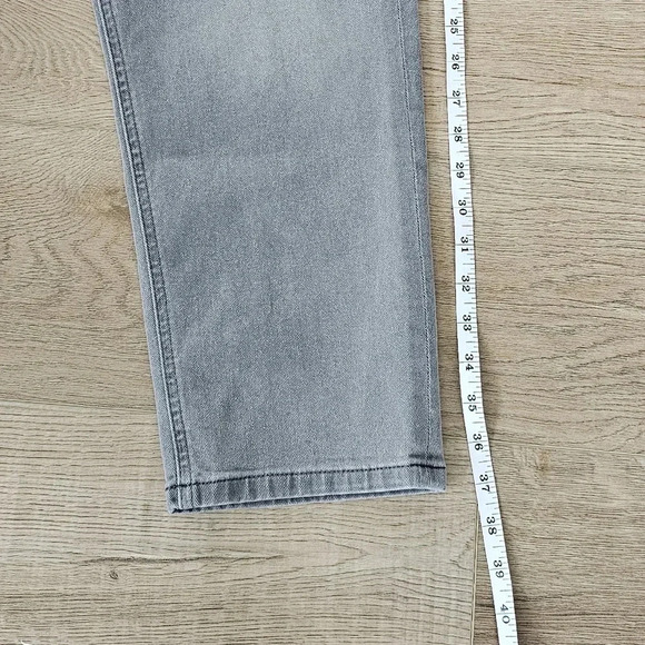 Express Mom Jean Super High Rise in gray - Picture 8 of 9
